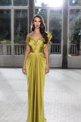 Hermoso vestido de fiesta plisado sin mangas con un solo hombro y cuentas